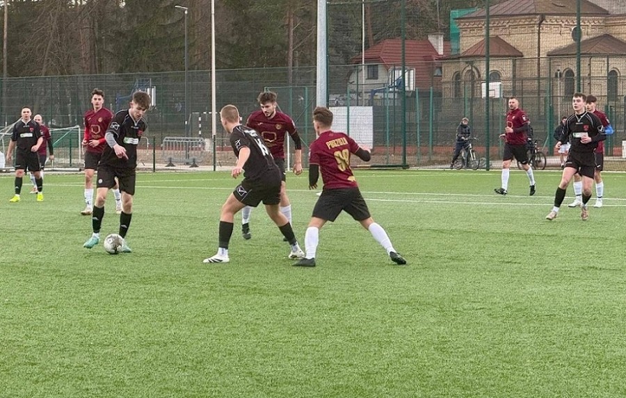 Okręgowa piłka. W Augustowie lider przegrał z wiceliderem, a cenny komplet zdobyła Pomorzanka