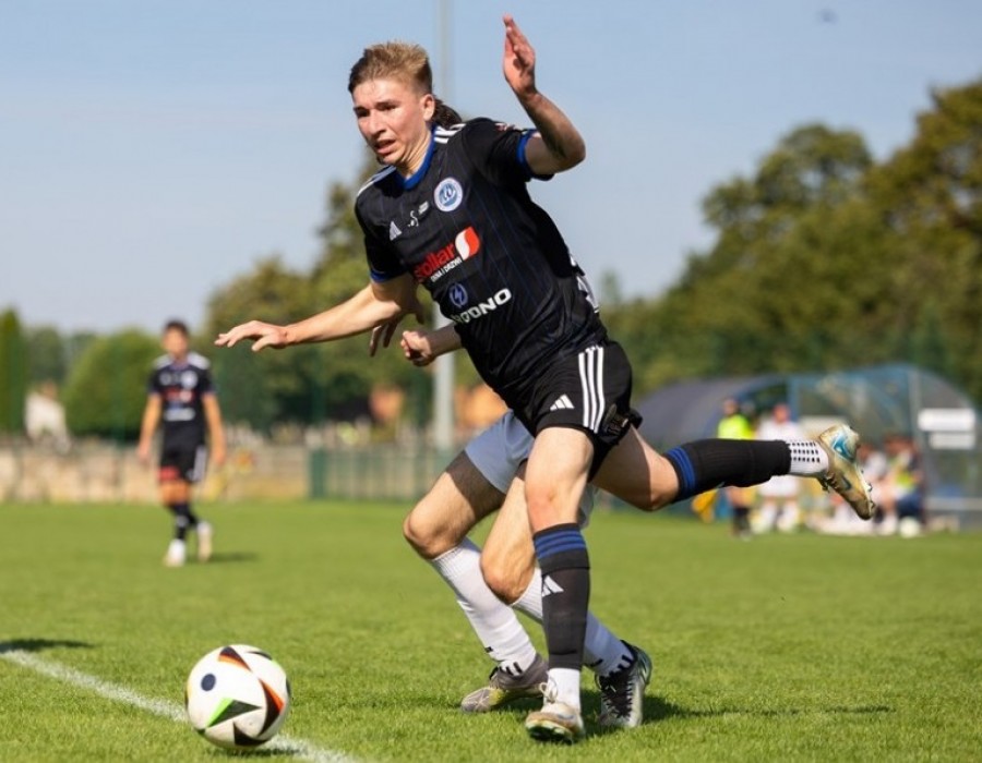 Wigry II Suwałki zremisowały na szczycie A Klasy, Verta oddała mecz walkowerem. W niedzielę derby