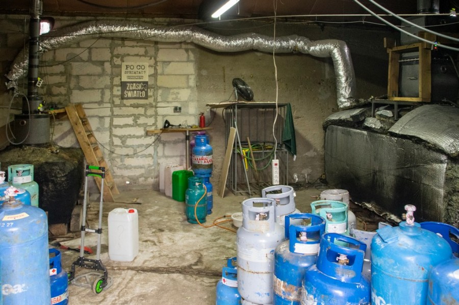 Funkcjonariusze zabezpieczyli 55 tys. litrów zacieru i 1110 litrów alkoholu o mocy 90 proc.