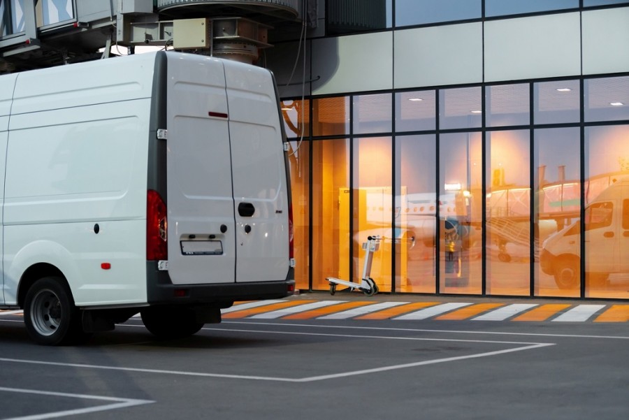 Jak wybrać samochód dostawczy dopasowany do potrzeb firmy?