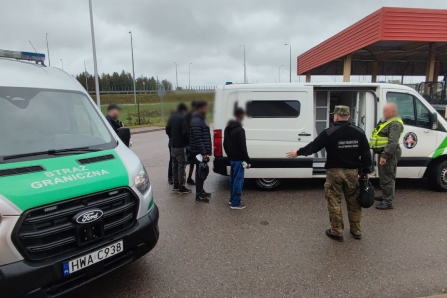 Trzynastu Somalijczyków nielegalnie przekroczyło granicę. Miał ich odebrać kurier