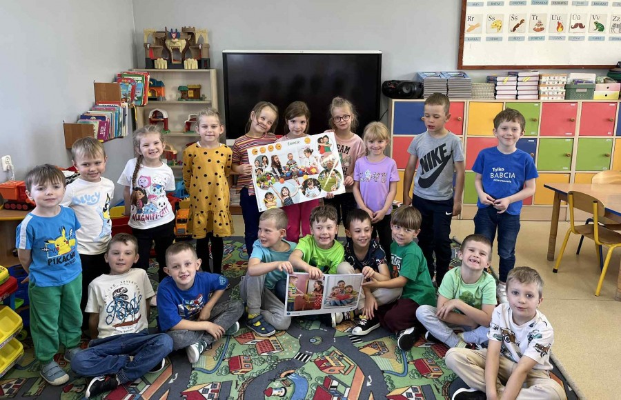 Dzieci z przedszkola w Puńsku uczyły się segregacji odpadów i budowania relacji [zdjęcia] 