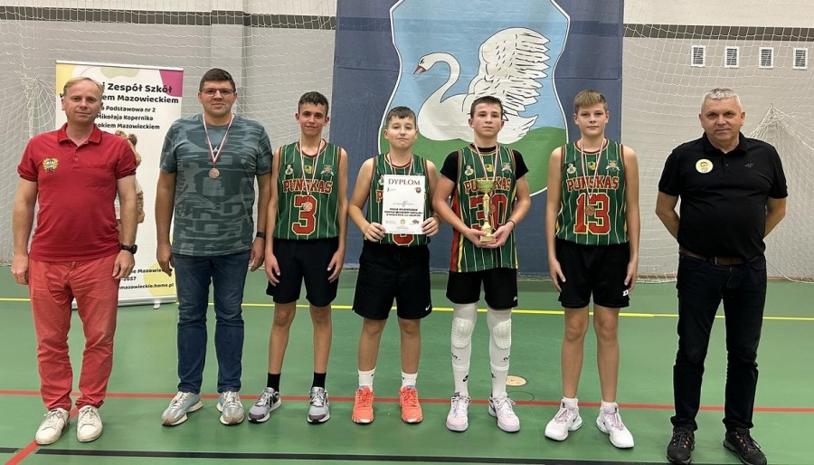 Koszykarze z Puńska na trzecim miejscu w województwie podlaskim