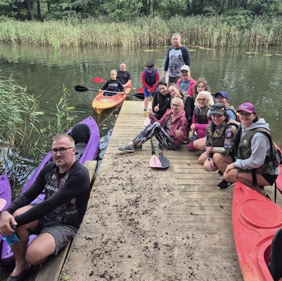 Kajakarze  i wolontariusze posprzątali Rospudę. Akcja CzysteRzeki na finał sezonu [zdjęcia] 