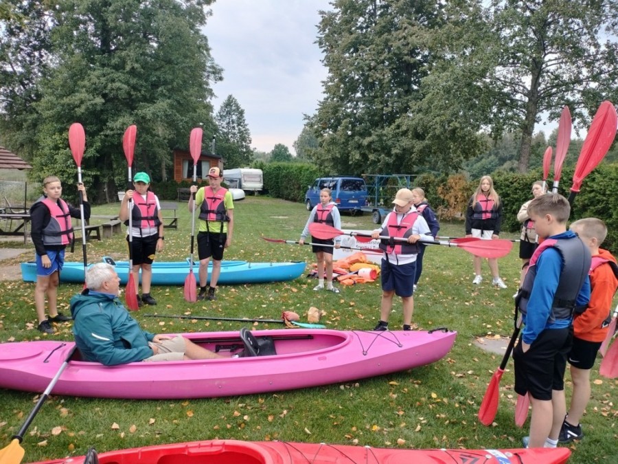 Uczniowie ze Słobódki i Starego Folwarku w projekcie Akademia Mistrzów Kajakarstwa [zdjęcia]
