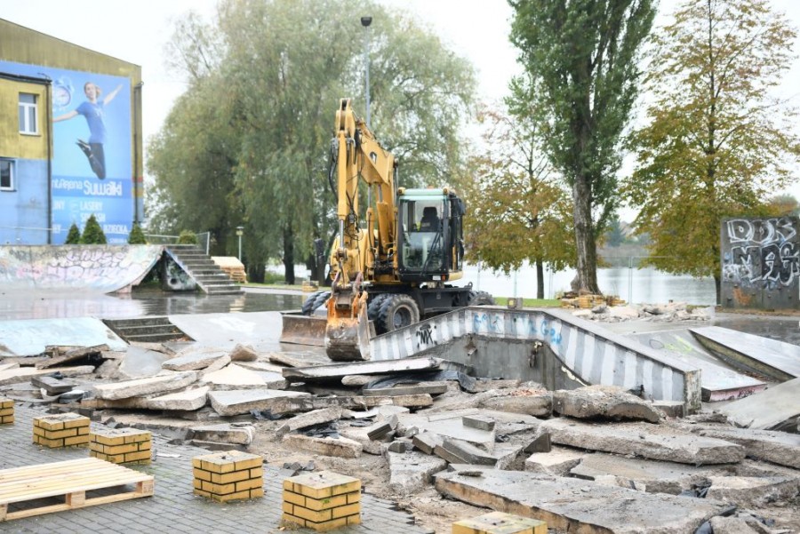 Od wyburzeń ruszyła modernizacja skateparku w Suwałkach [zdjęcia]