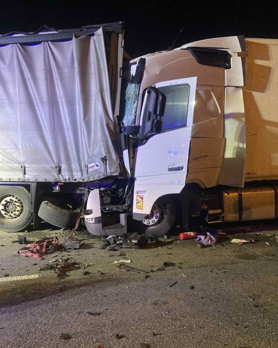 Jedna osoba zginęła w zderzeniu  6 aut na węźle Suwałki Zachód