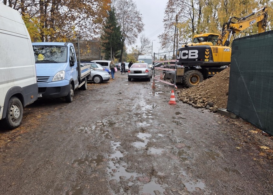 Skandaliczne warunki dotarcia do peronów dworca PKP w Suwałkach. Jest i interwencja poselska [foto]