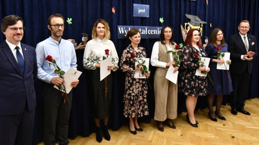 W Suwałkach mamy 1246 nauczycieli oraz 572 pracowników administracji. Nagrody prezydenta [zdjęcia]