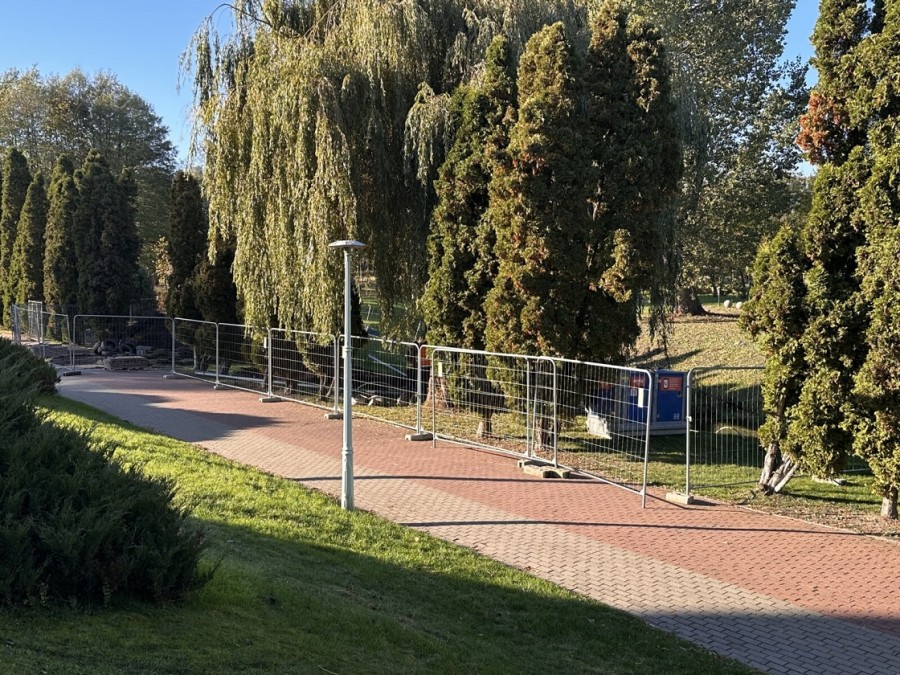 Prace na terenach nad Zalewem Arkadia. Utrudnienia dla spacerowiczów i rowerzystów 