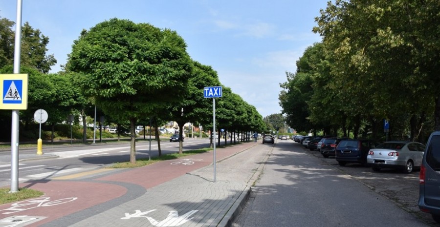 Suwałki. Dwie nastolatki trafiły do szpitala po zderzeniu hulajnogi z samochodem