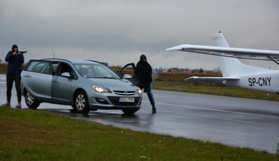 Policjanci, strażacy i żołnierze ćwiczyli na suwalskim lotnisku i w lesie [zdjęcia]