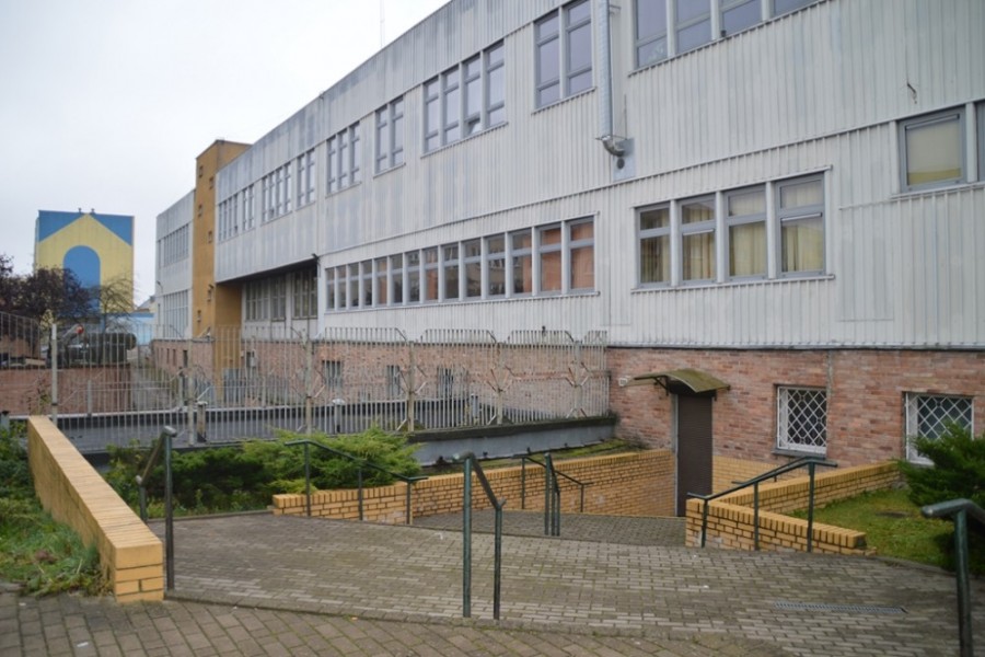 Pięć przetargów i nic, gmach przy Sejneńskiej w Suwałkach bez nabywcy. Propozycje schronu