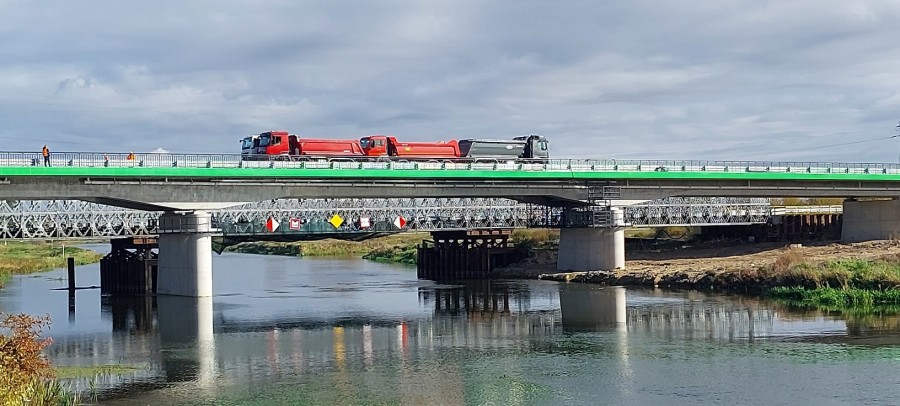 Ciężki egzamin dla mostu na Narwi koło Wizny. W listopadzie ma być otwarty [zdjęcia]