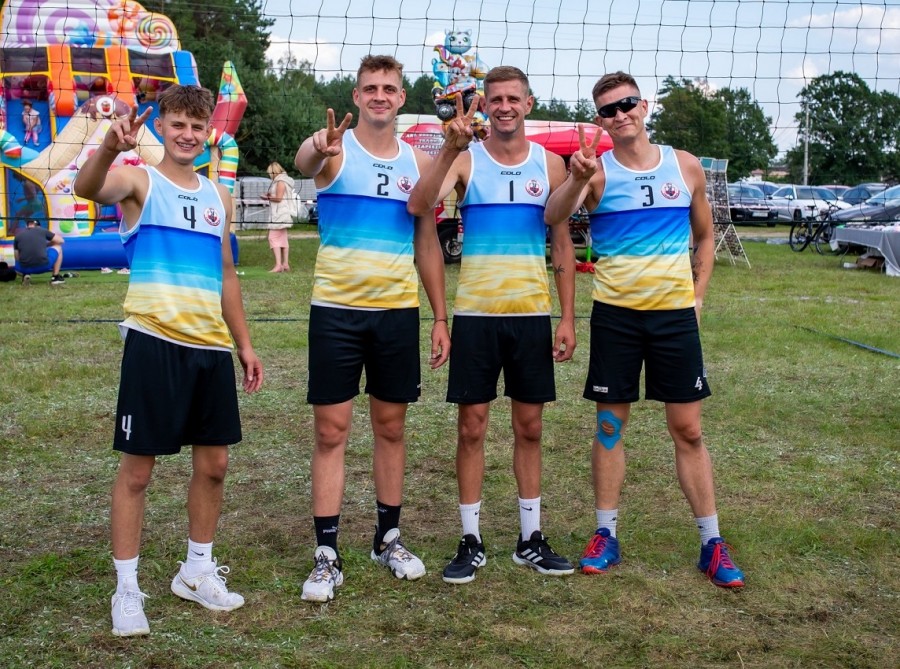 Siatkówka na trawie. Ekipa z Suwałk trzecia na Kurpiach [zdjęcia]