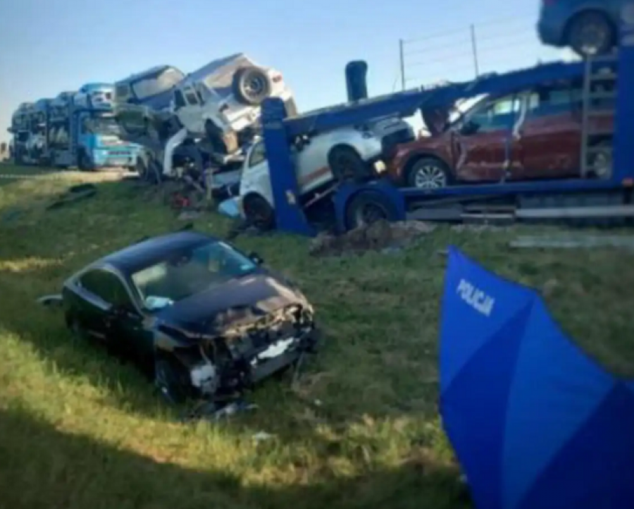 Droga S61. Ciężarówka uderzyła w trzy lawety, jeden z kierowców nie żyje