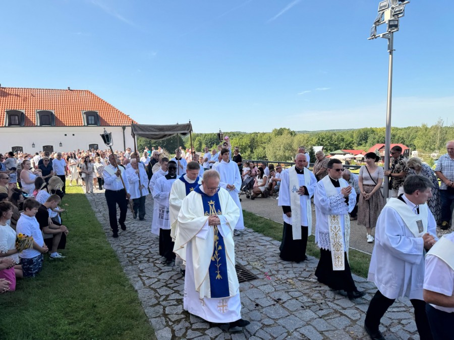 Wigry.  Odpust i Jarmark Kamedulski, w niedzielę także dożynki parafialne [zdjęcia]