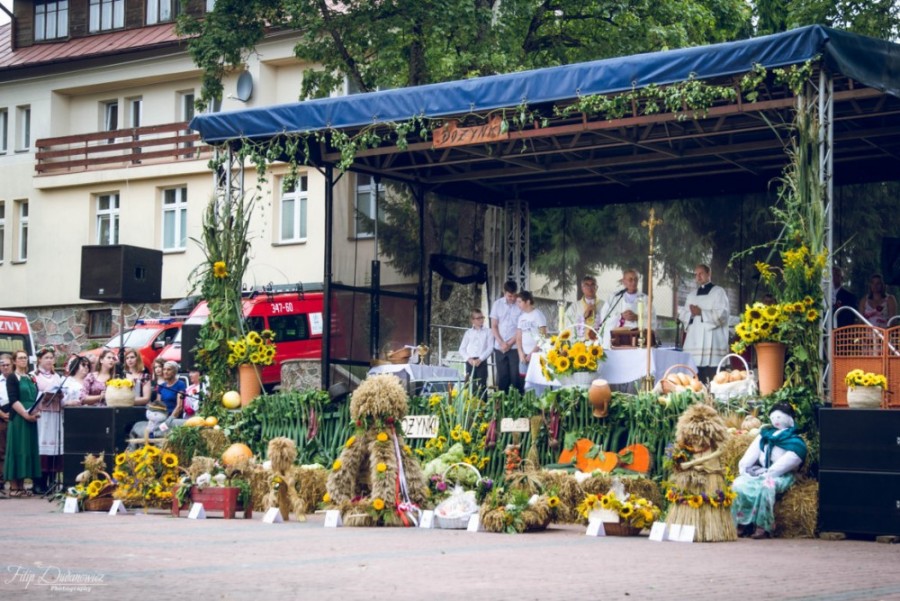 Msza polowa, występy, zabawy. Dożynki w Wiżajnach