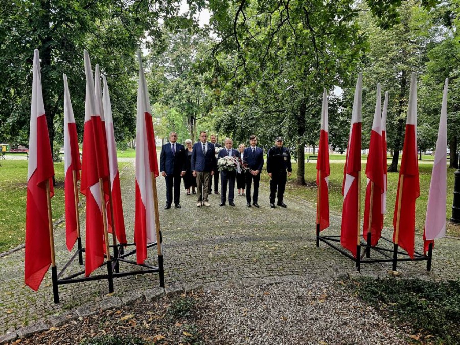 Władze Suwałk oddały hołd dla tych, którzy walczyli o wolność i suwerenność [zdjęcia]