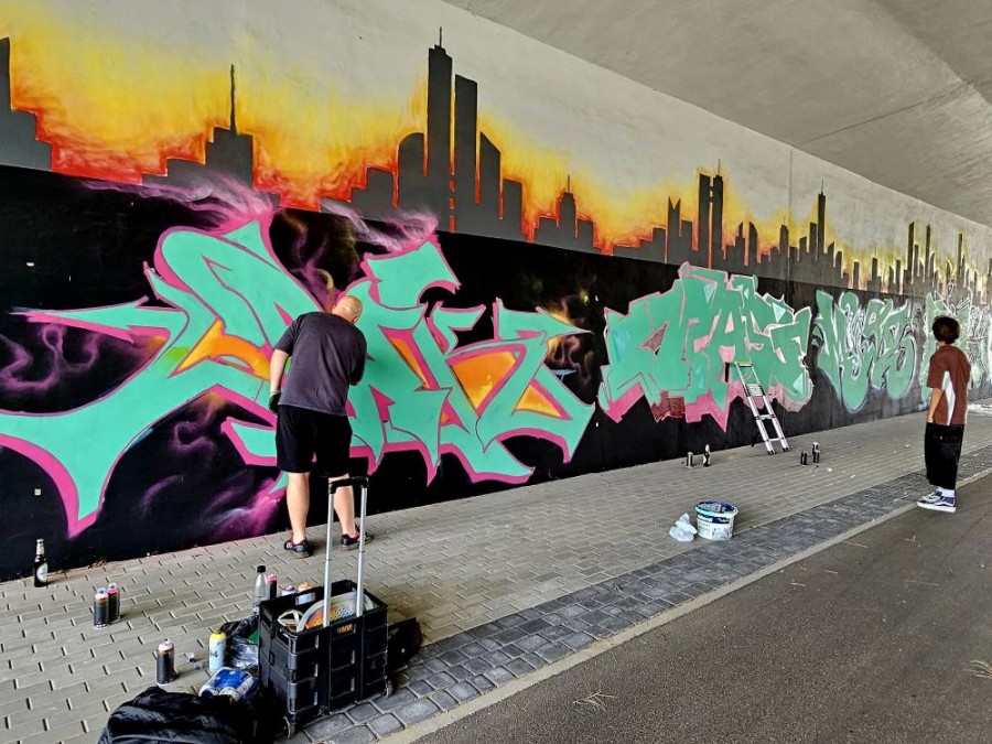 Legalne graffiti w Suwałkach. Kolorowy tunel Trasy Wschodniej [zdjęcia]