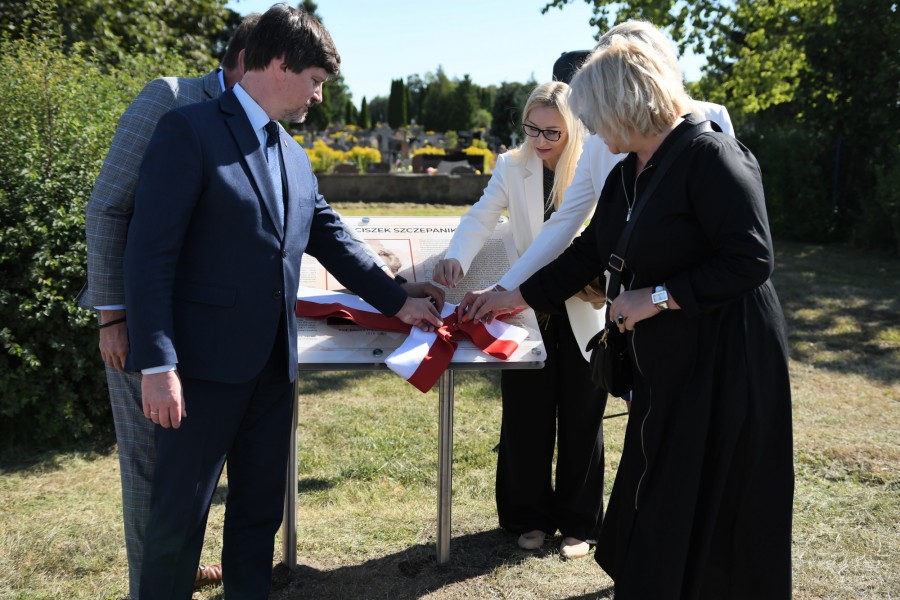 W Suwałkach odsłonięto tablicę prof. Edwarda Franciszka Szczepanika [zdjęcia]