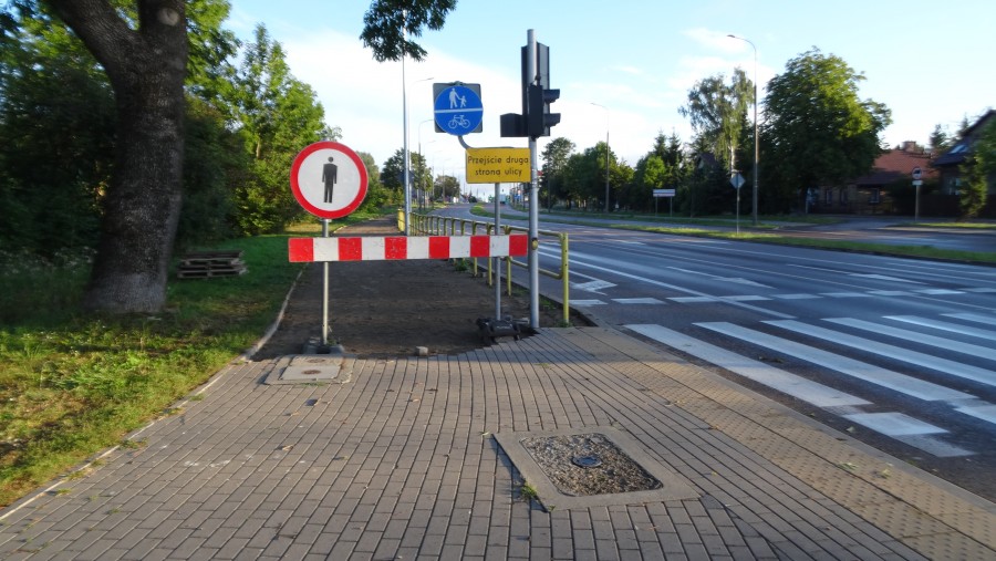Suwałki. Trwa budowa ciągu pieszo-rowerowego od ul. Waryńskiego do ul. Łąkowej [zdjęcia]