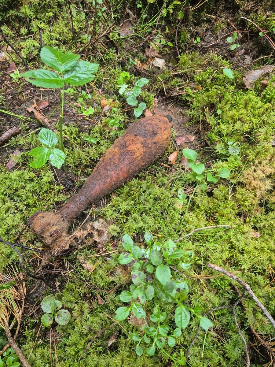 Giby. Podczas grzybobrania mężczyzna natrafił na niewybuch