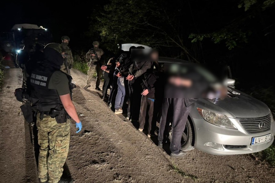 Pięciu nielegalnych migrantów i zatrzymany kurier przy granicy polsko-litewskiej