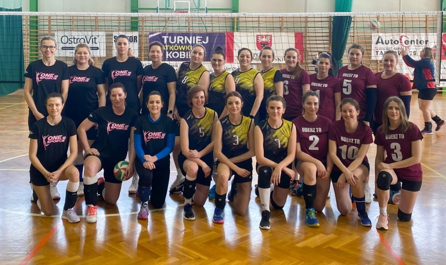 Trzy drużyny suwalskich siatkarek w Zambrowie. One w Sporcie na podium [zdjęcia]