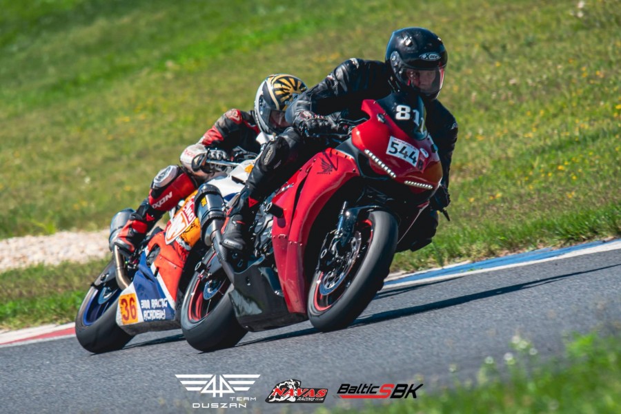 Wyścigi motocyklowe. Bartłomiej Polczyński pozazdrościł żonie [zdjęcia]