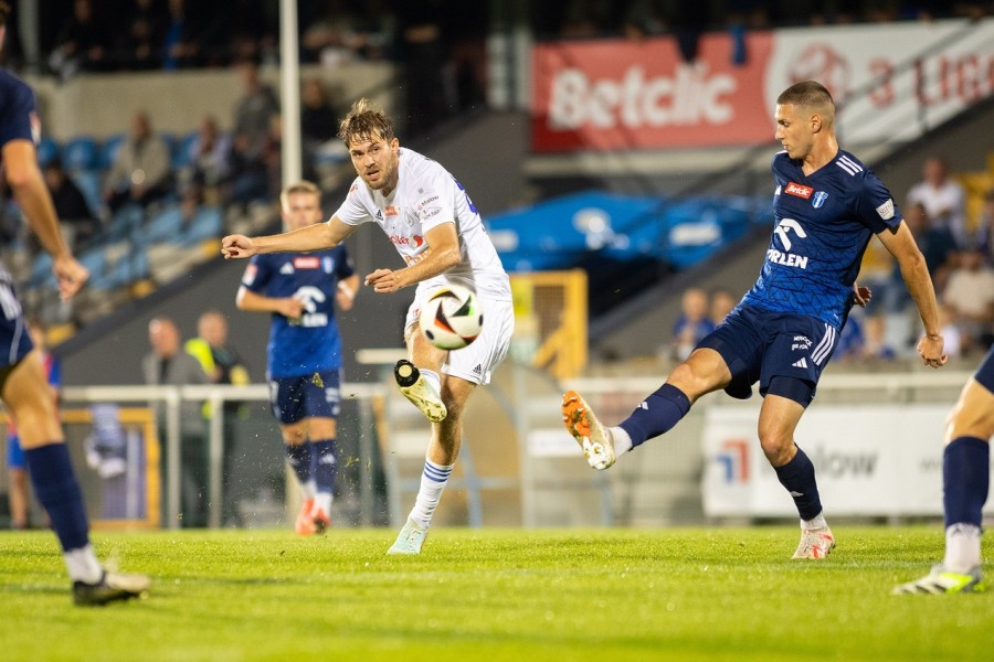 Wigry Suwałki – Wisła II Płock 3:2. Emocje i 4. kolejna wygrana Biało-Niebieskich [wideo, opinie]