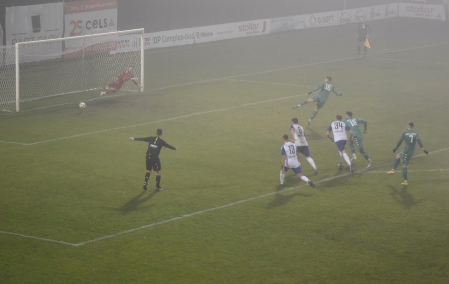 Wigry Suwałki po porażce z Wartą Sieradz tracą 11 punktów do lidera. Jedne połowy to za mało