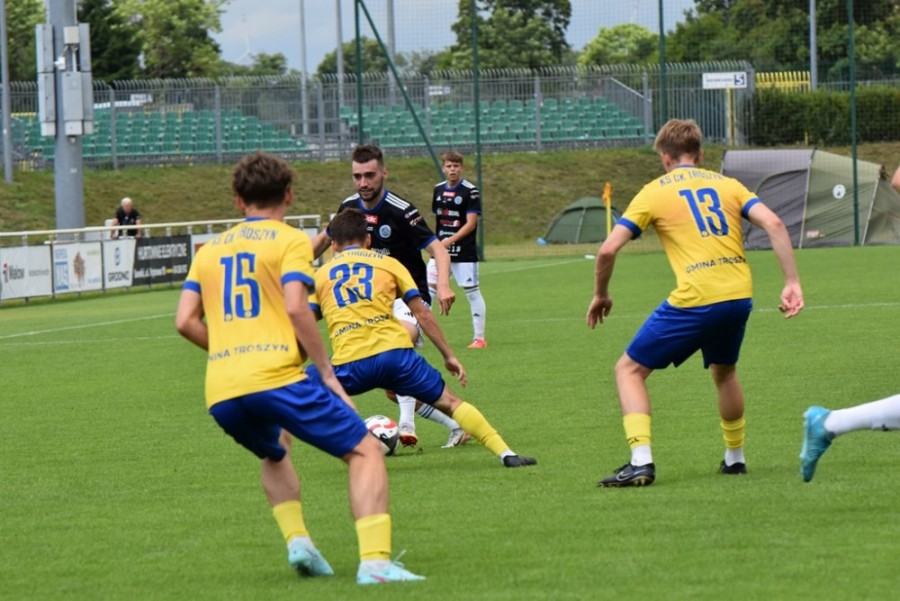 Wigry Suwałki – KS CK Troszyn. O drugi komplet punktów z trzecim beniaminkiem [relacja na żywo]