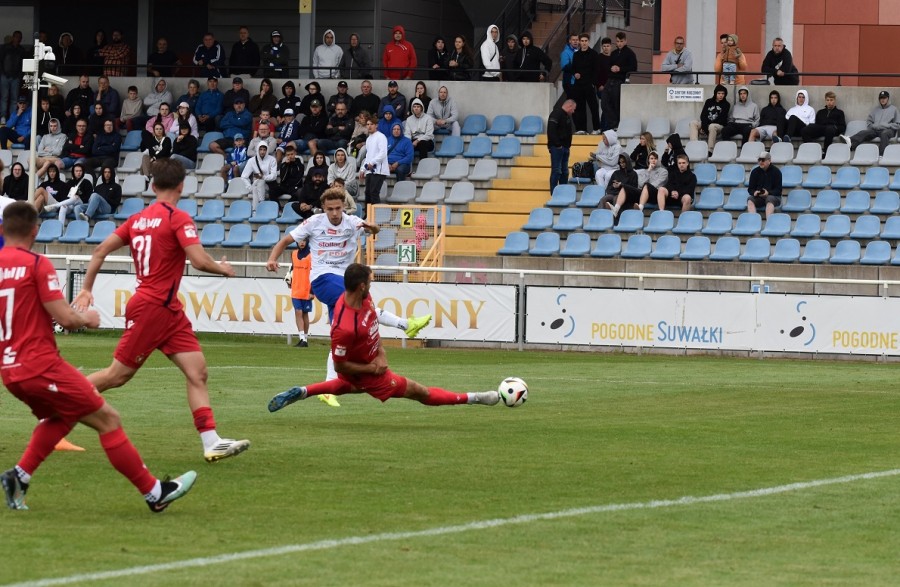 Wigry Suwałki – Widzew II Łódź 2:0. Dłużej już nie mogli czekać [wideo i zdjęcia]