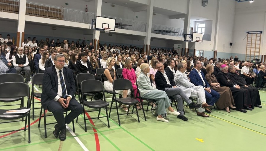 Rok szkolny w Suwałkach oficjalnie rozpoczęty. Liczby, nowości, zmiany 