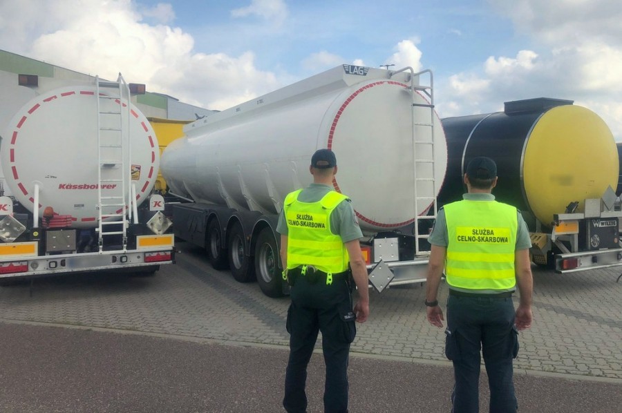 Przekręt wykryty w Budzisku. Trzy cysterny z olejem napędowym, a miał być smarowy