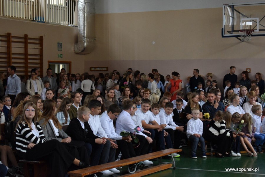 Początek roku w litewskich szkołach w Suwałkach Puńsku, Sejnach,  Widugierach [zdjęcia]