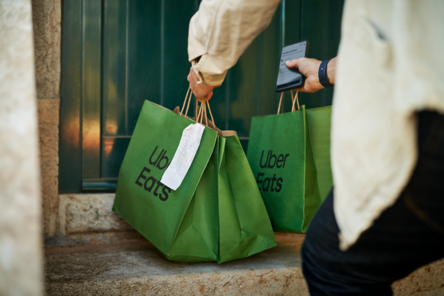 Uber już także w Suwałkach. Taksówki, jedzenie, paczki