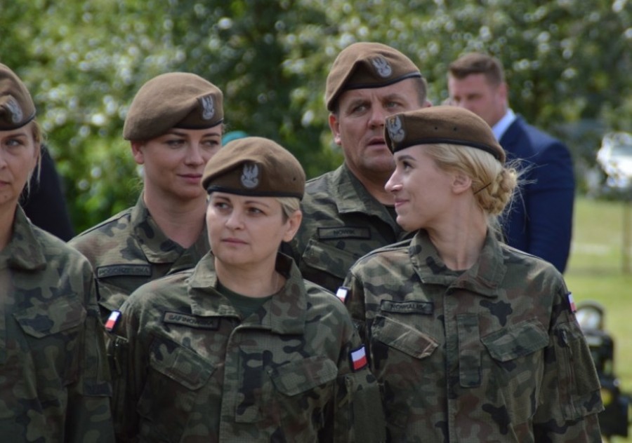 W polskim wojsku służy ponad 34 tys. kobiet. Potrzeba zmian w infrastrukturze i wyposażeniu armii