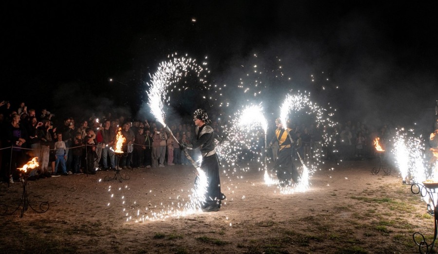 Władcy płomieni w Łoździejach. Festiwal Świateł i Magii Opowieści Jaćwingów 2025 [zdjęcia]