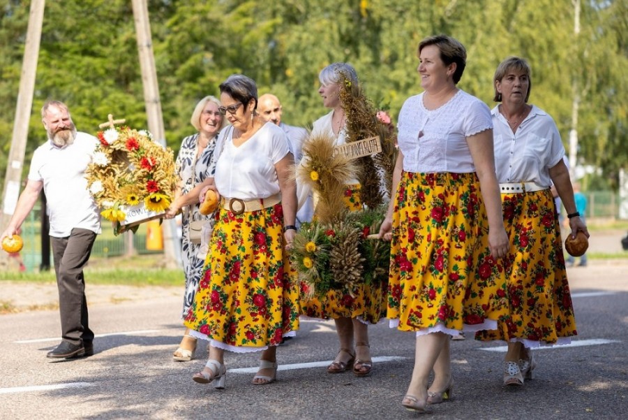 Piękny orszak dożynkowy w Rutce-Tartak [zdjęcia]