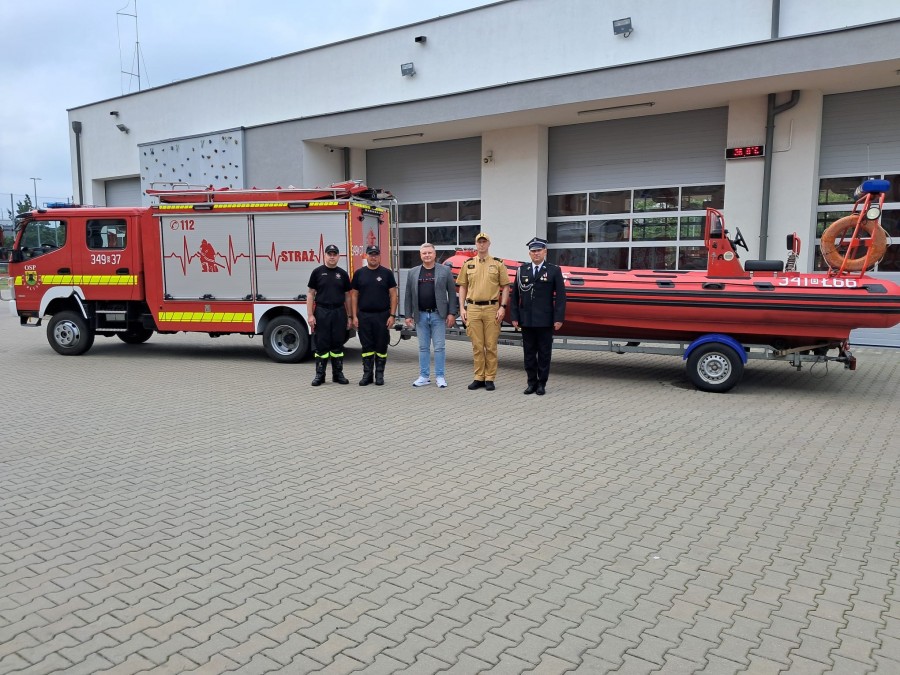Ochotnicza Straż Pożarna w Szypliszkach otrzymała łódź hybrydową