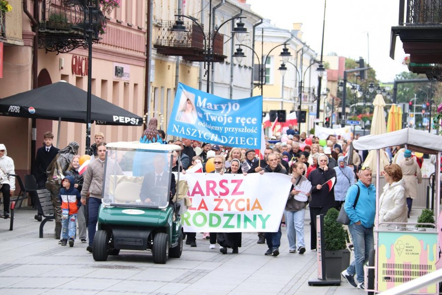 022marsz-dla-zycia-i-rodziny-suwalki-2025-55.jpg