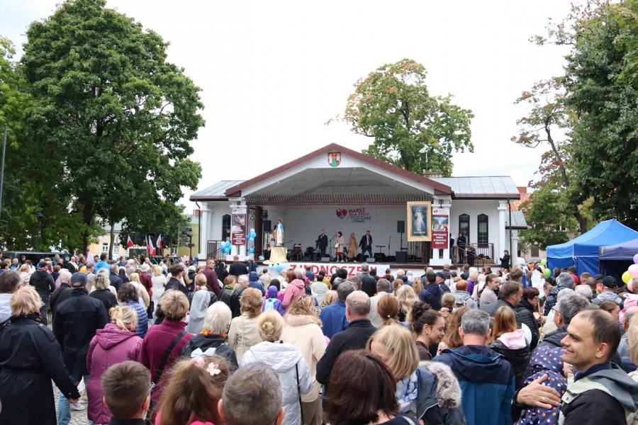 IV Marsz dla Życia i Rodziny w Suwałkach. Budowanie wspólnoty [zdjęcia]