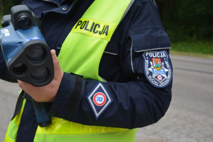 Suwałki. Lexusem Utratą 105 km/h. Kierowca stracił prawo jazdy i 1500 zł