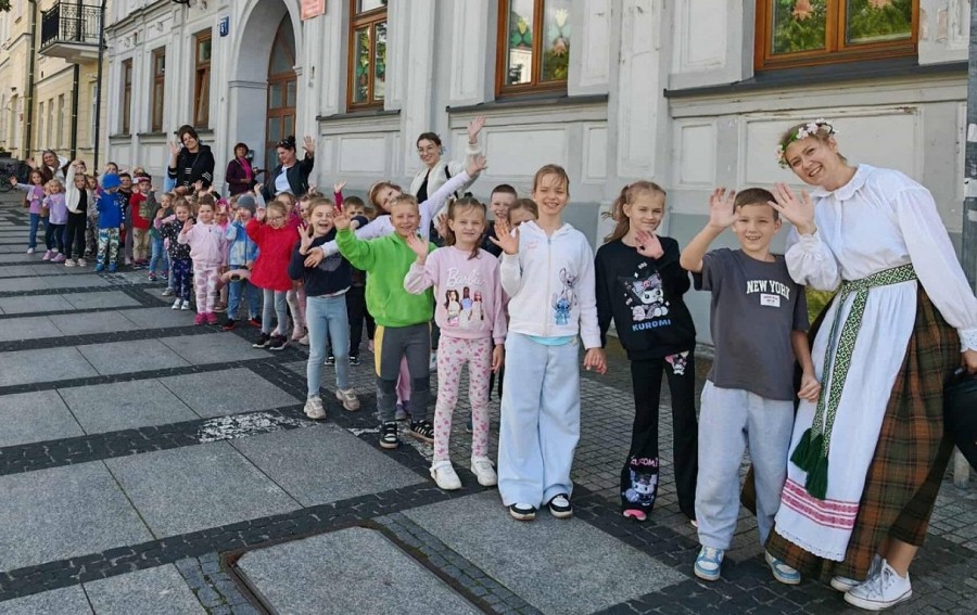 Suwałki. Tańczyły dzieci z litewskiego przedszkola i szkoły, dyplomy dla nauczycielek [zdjęcia]