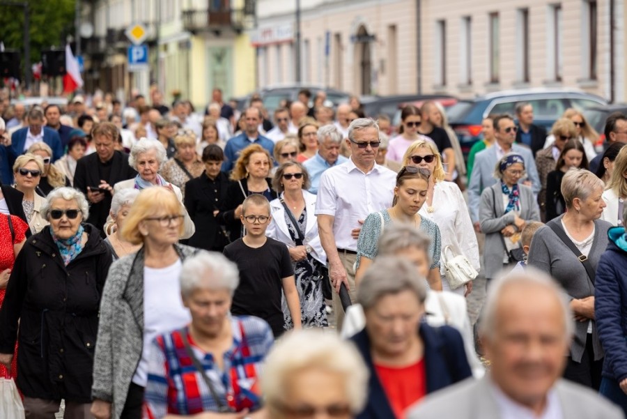 Procesja Bożego Ciała dwóch parafii w śródmieściu Suwałk [zdjęcia] 