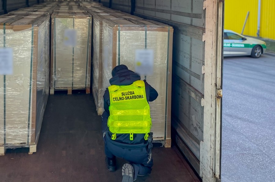 Budzisko. Rumun przewoził z Litwy do Słowenii 3,7 mln podrobionych opakowań do papierosów