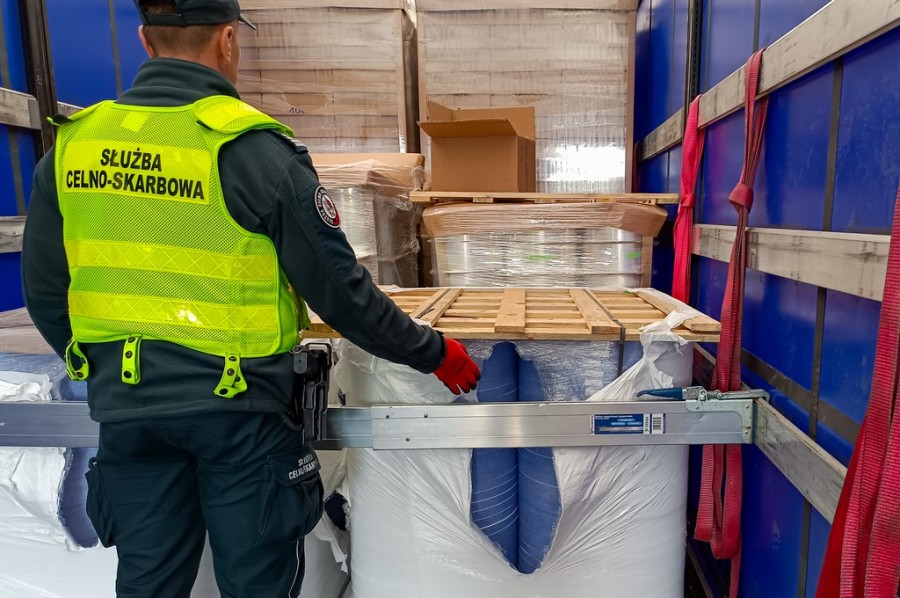 Przez Budzisko jadą podrabiane akcesoria do produkcji papierosów. Tym razem owijki do filtrów