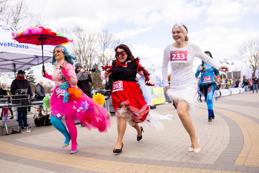 Suwałki Miss Run & Suwalski Bieg z Wąsem. Sprint w szpilkach z wyrzutem endorfin [wideo i zdjęcia]
